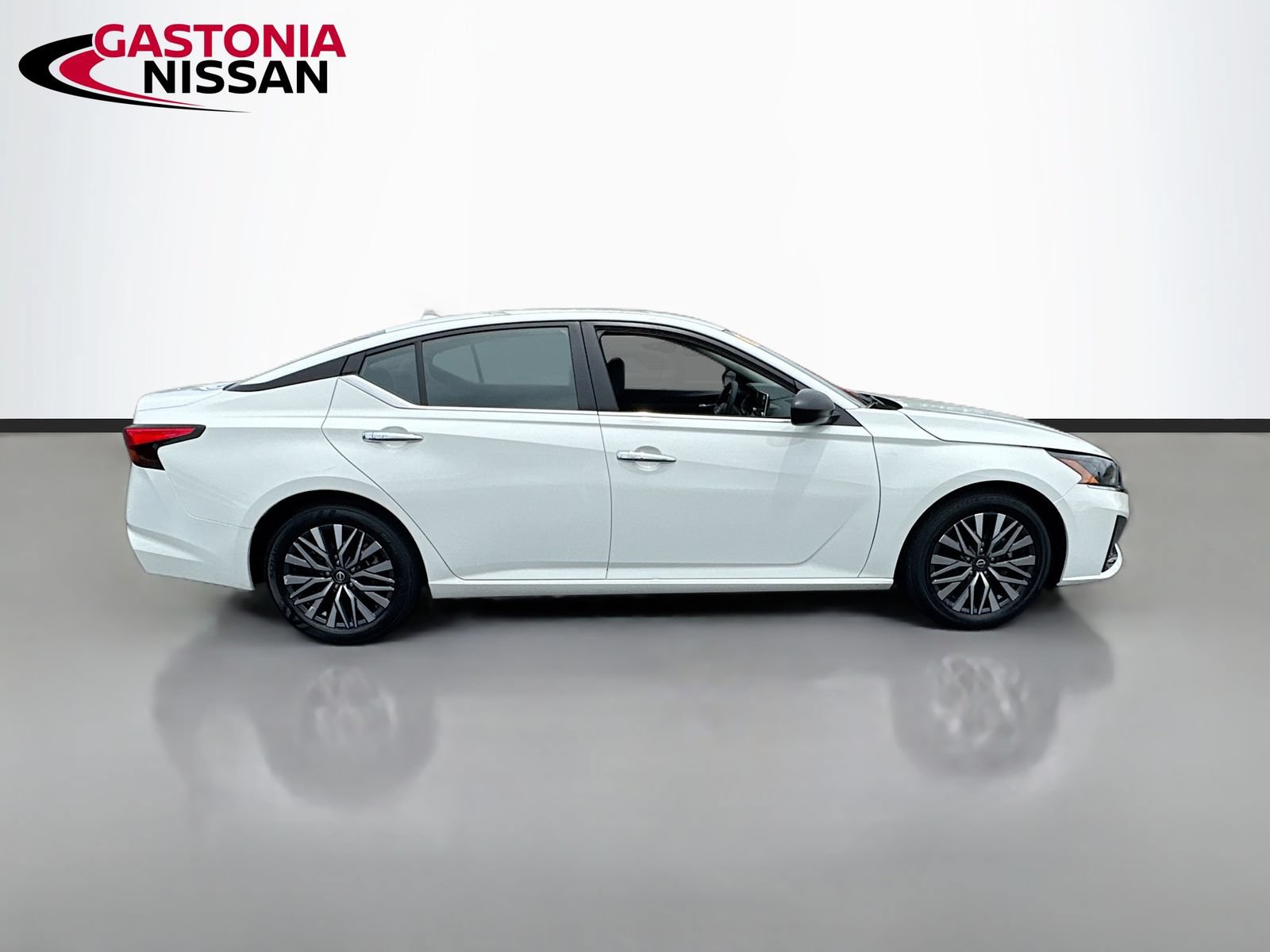 Used 2025 Nissan Altima 2.5 SV FWD image 10