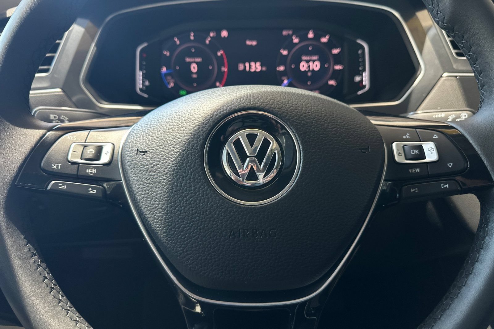 Used 2020 Volkswagen Tiguan SEL FWD image 24