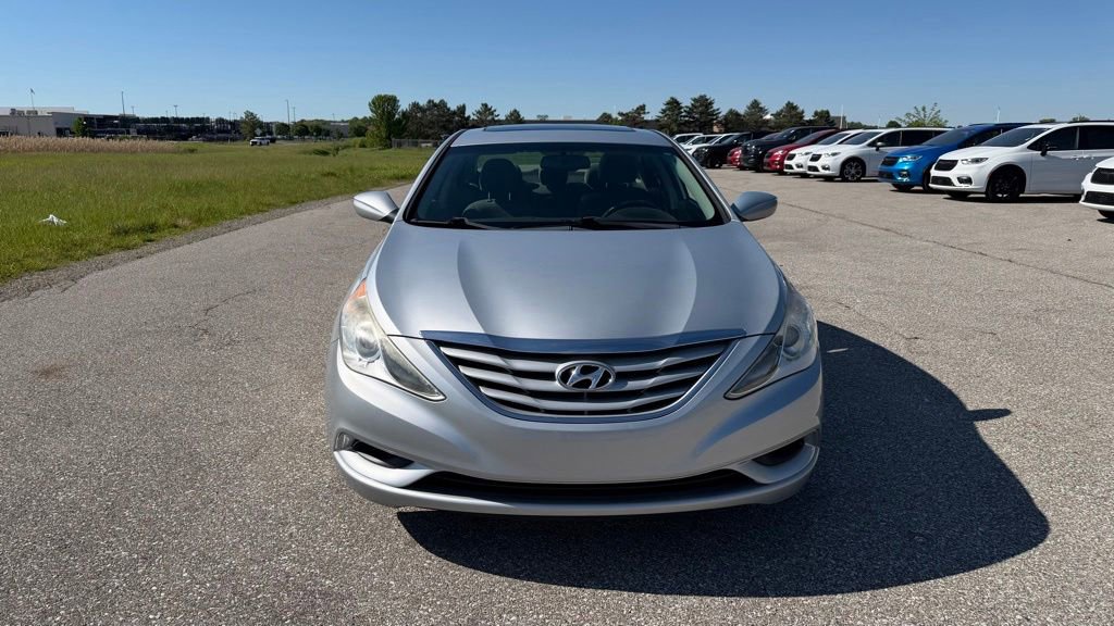 Used 2012 Hyundai Sonata GLS FWD image 2