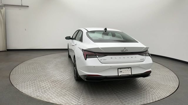 Used 2022 Hyundai Elantra Limited w/ Preferred Accessory Package FWD image 7