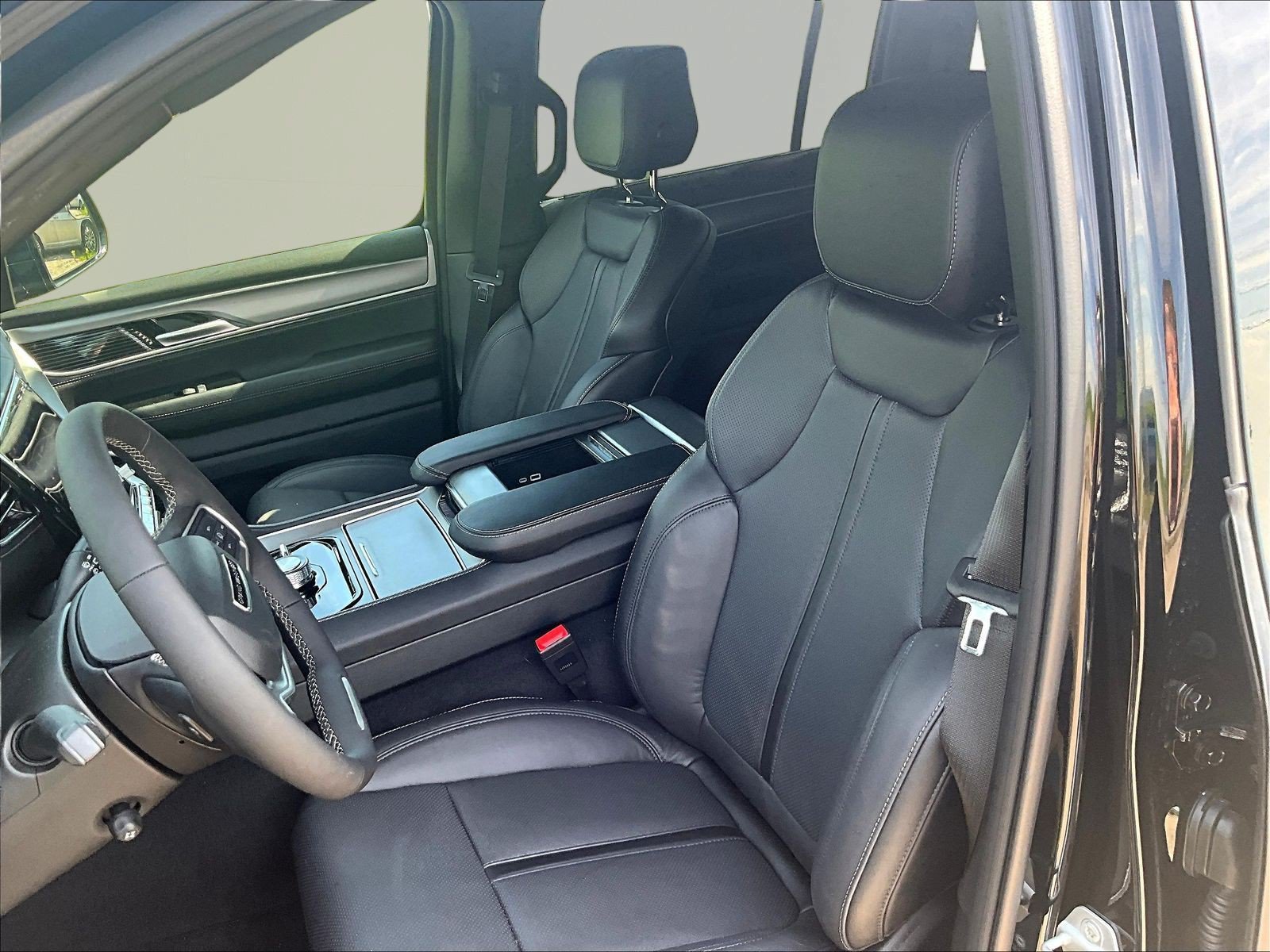 New 2026 Jeep Grand Wagoneer L Limited AWD/4WD image 16