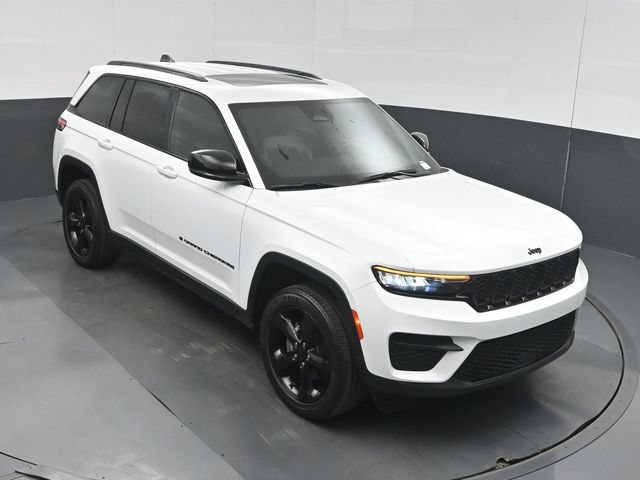 Used 2024 Jeep Grand Cherokee Altitude AWD/4WD image 45