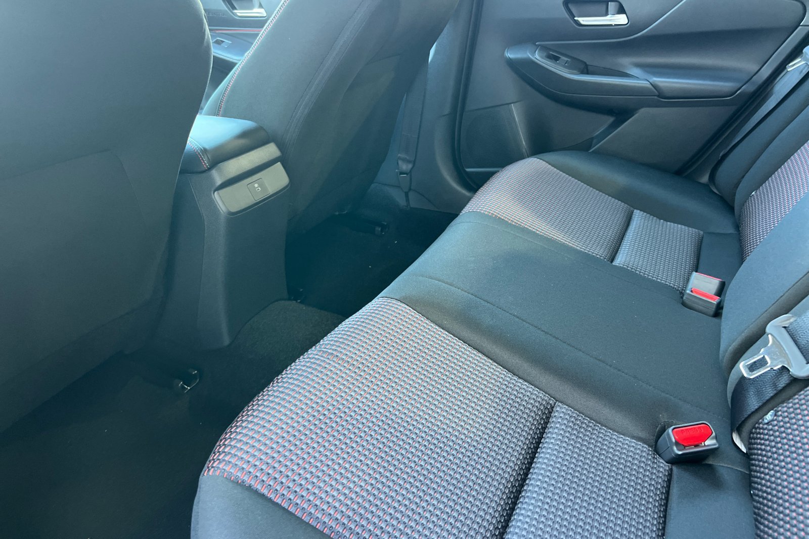 New 2027 Nissan Sentra SR w/ Floor Mat Package FWD image 9