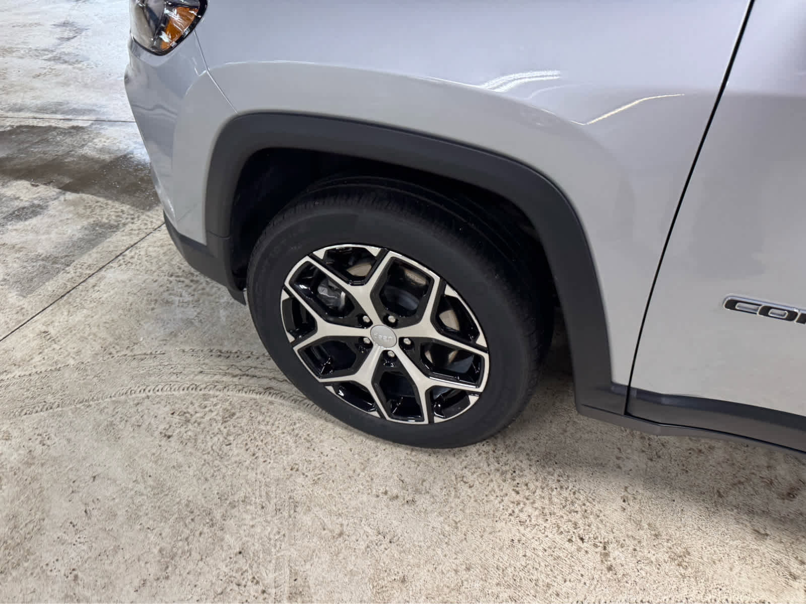 Used 2024 Jeep Compass Limited image 9