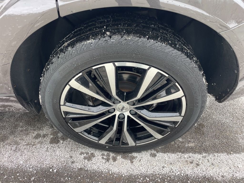 Certified 2023 Volvo XC60 B5 Plus w/ Climate Package image 13