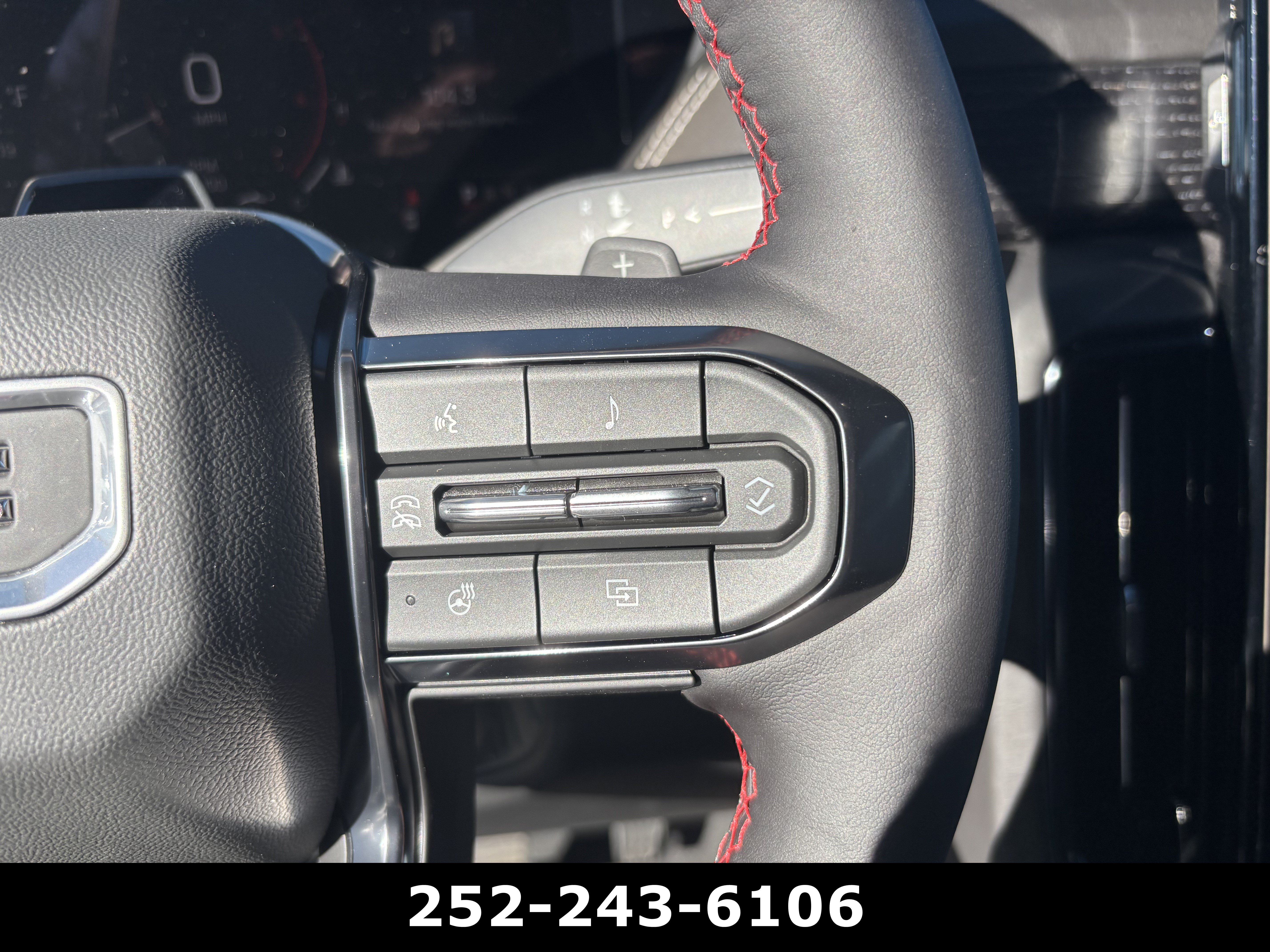 Used 2025 GMC Yukon AT4 Ultimate AWD/4WD image 22