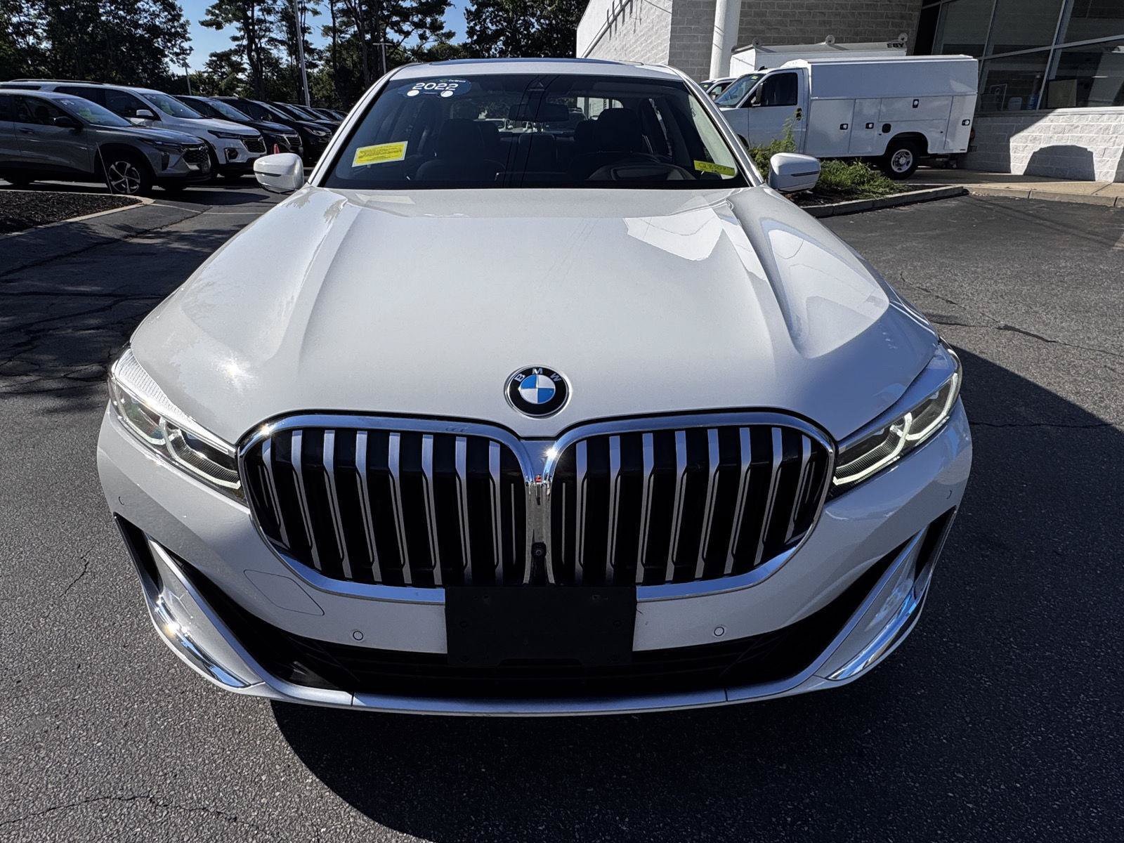 Used 2022 BMW 750i xDrive w/ Executive Package AWD/4WD image 2