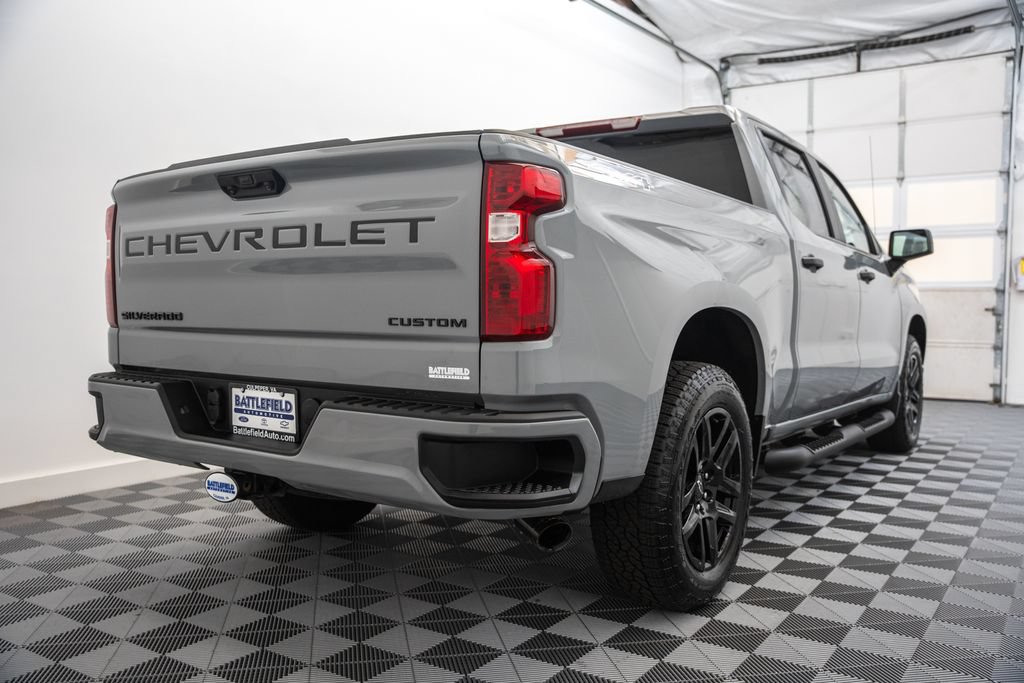 Used 2025 Chevrolet Silverado 1500 Custom w/ Turbomax Blackout Package AWD/4WD image 5