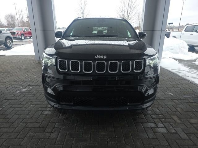 Used 2023 Jeep Compass Latitude image 6