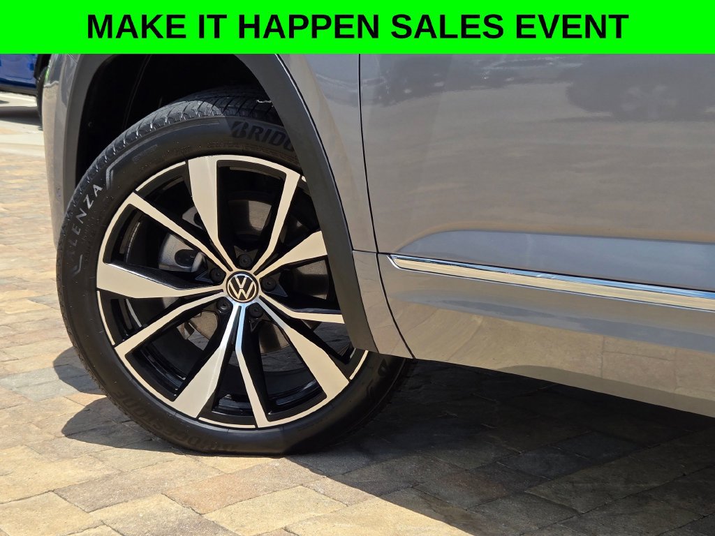 Used 2025 Volkswagen Atlas SEL Premium R-Line AWD/4WD image 33