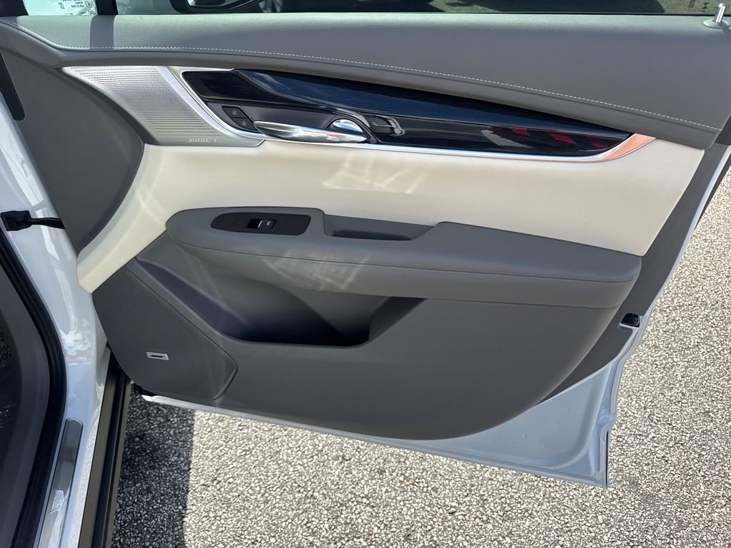 Used 2025 Cadillac XT6 Premium Luxury w/ Technology Package image 14