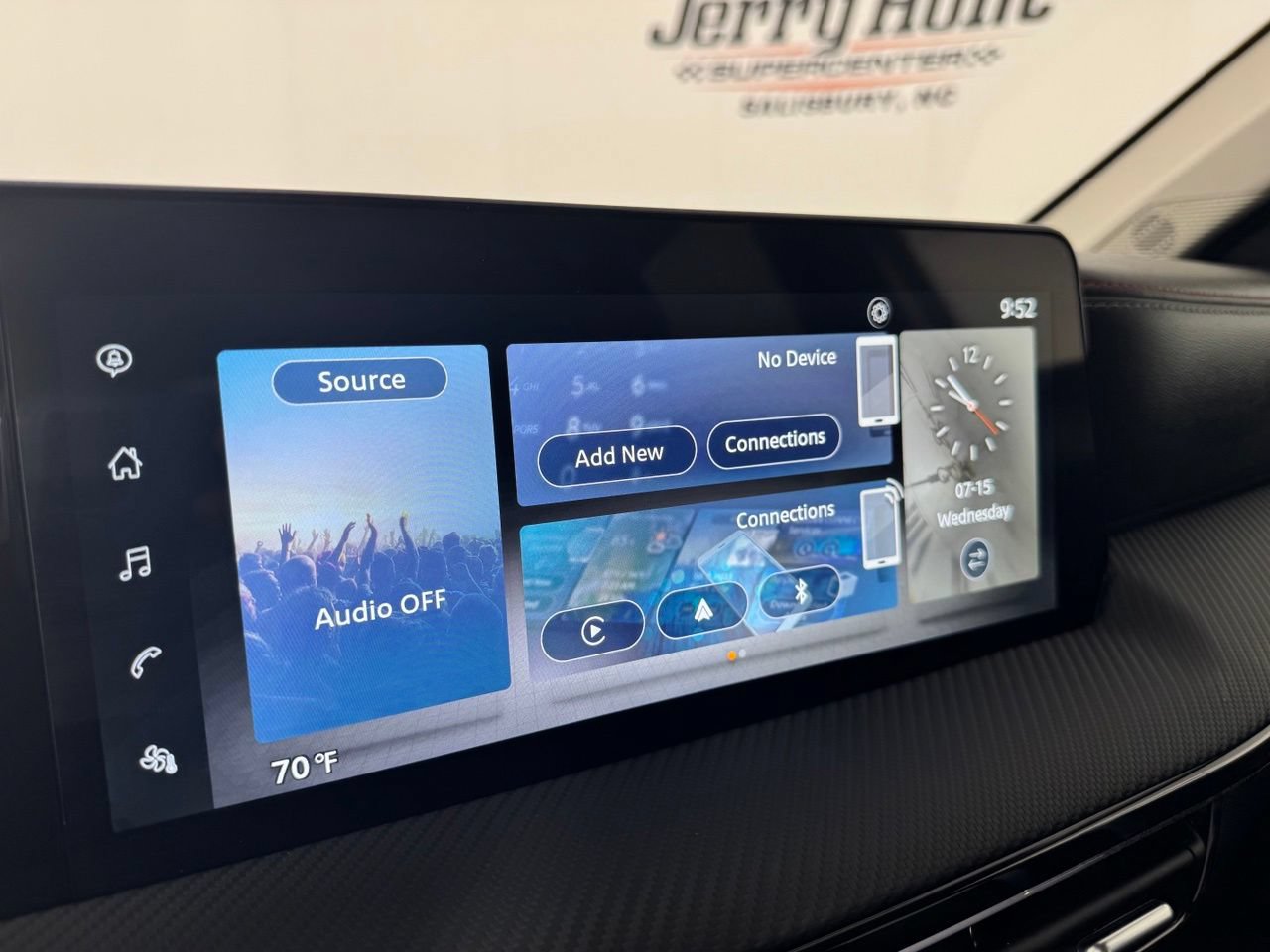 Used 2025 Nissan Kicks SR FWD image 14