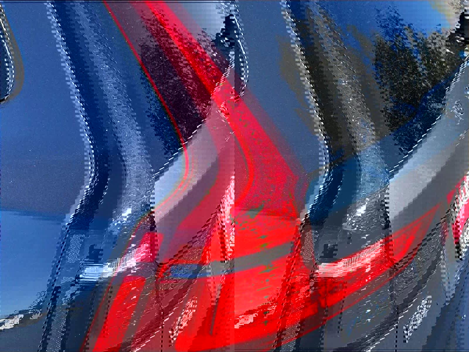 Used 2025 Volvo V60 B5 Cross Country Plus image 32