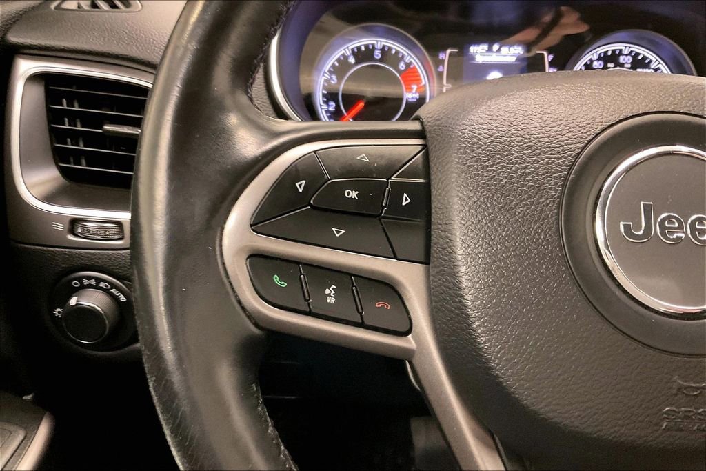 Used 2020 Jeep Cherokee Latitude w/ Cold Weather Group image 17