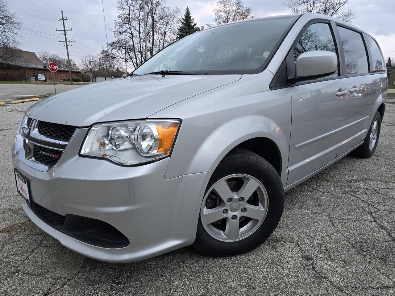 Used 2012 Dodge Grand Caravan SXT FWD image 1