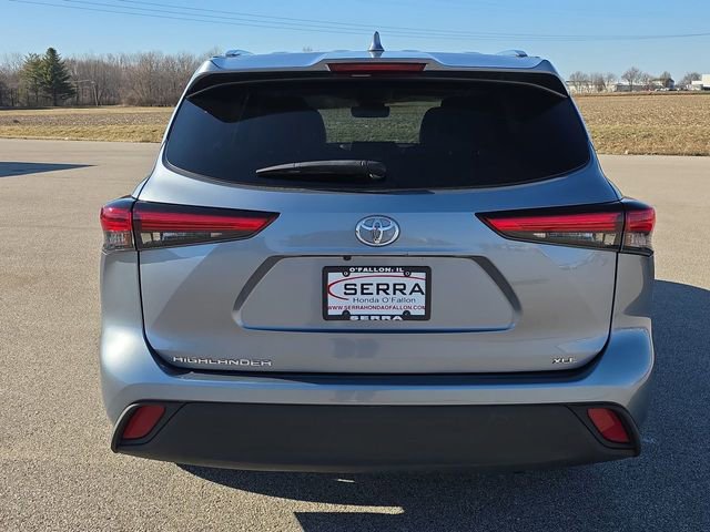 Used 2021 Toyota Highlander XLE image 12