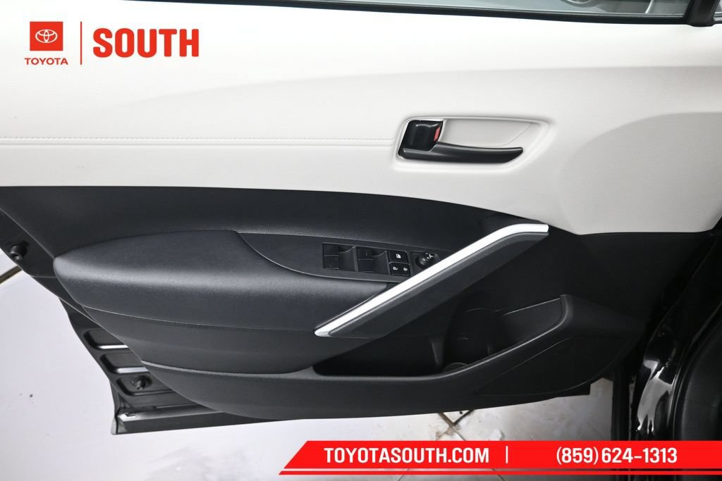 Used 2024 Toyota Corolla Cross L AWD/4WD image 22