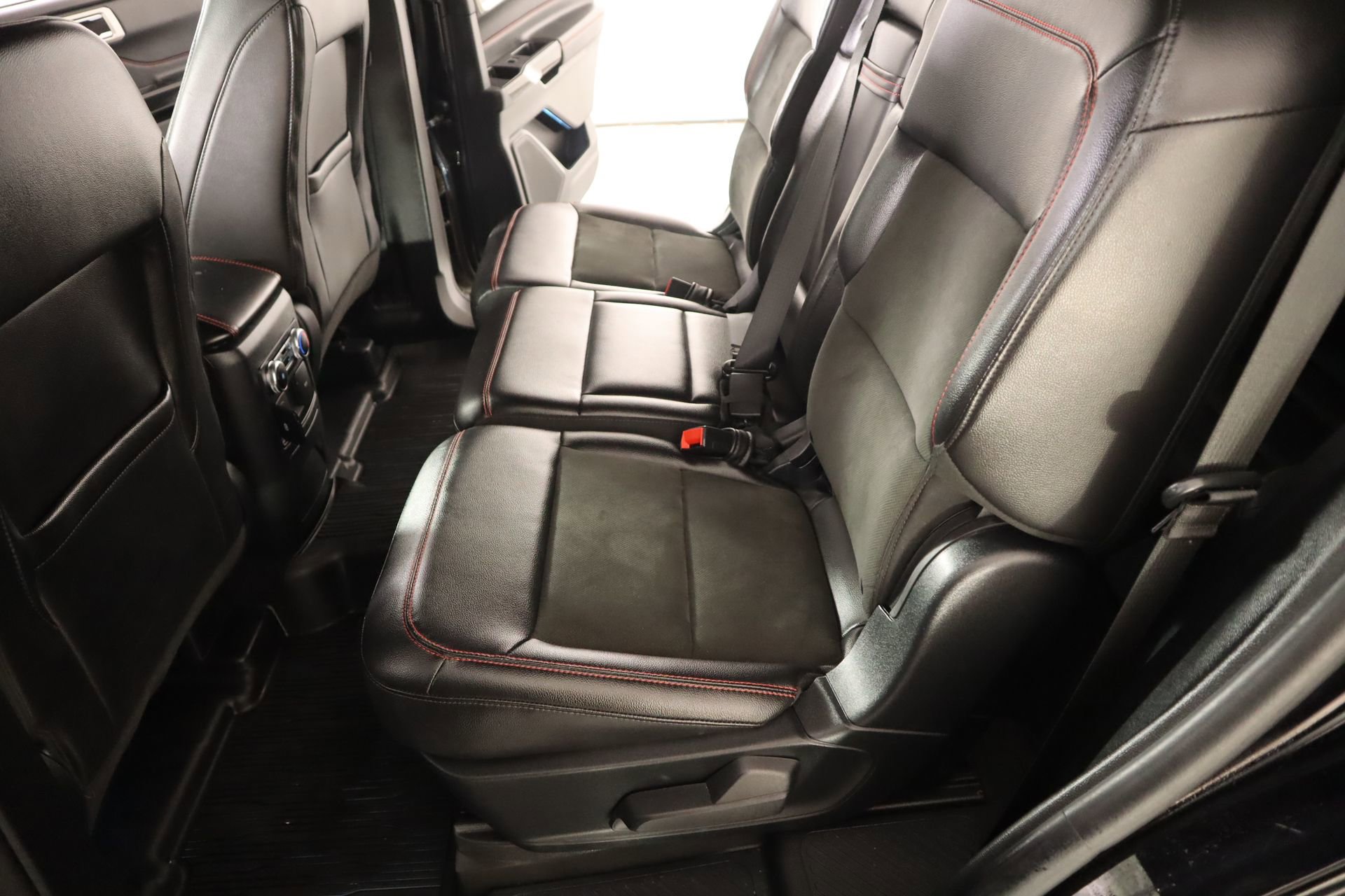 Used 2023 Ford Explorer ST-Line image 13