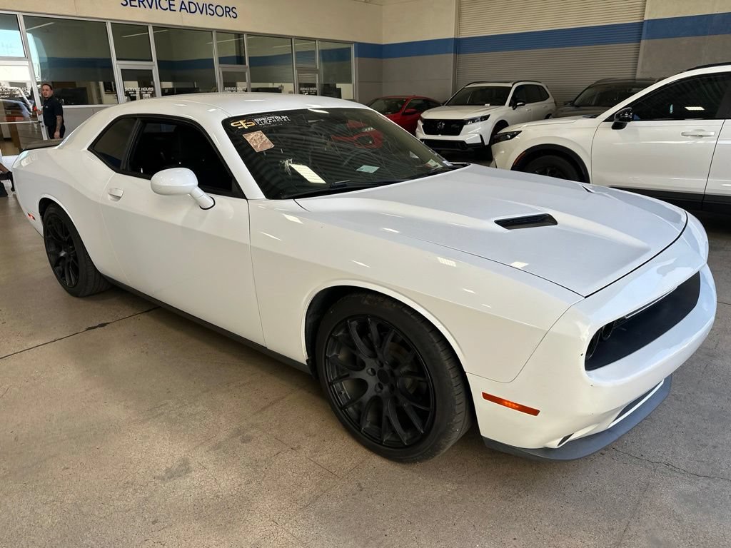 Used 2015 Dodge Challenger SXT RWD image 8