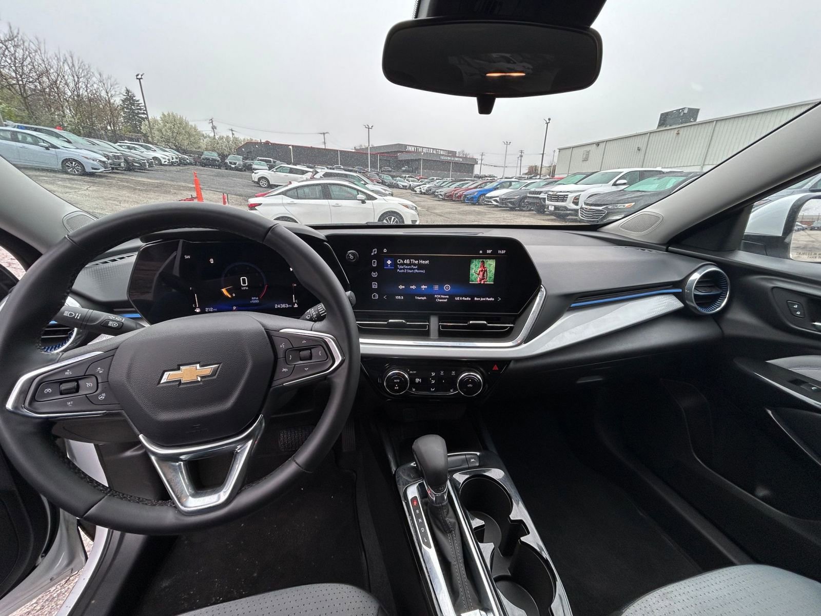 Used 2025 Chevrolet Trax LT w/ LT Convenience Package image 28