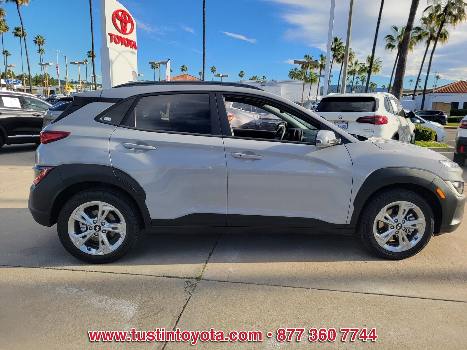 Used 2023 Hyundai Kona SEL image 3