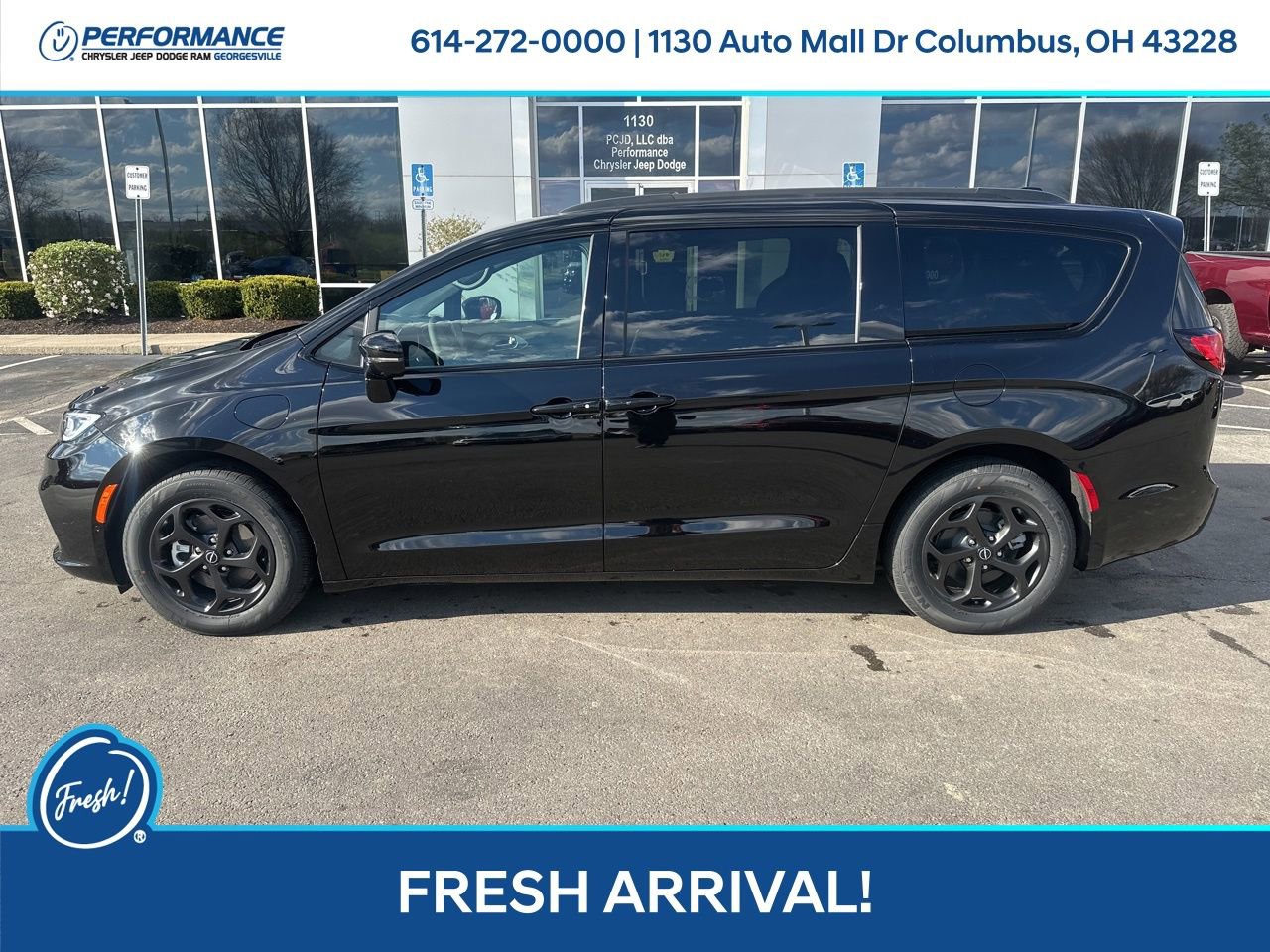 Used 2026 Chrysler Pacifica Premium w/ Quick Order Package 2ET image 7