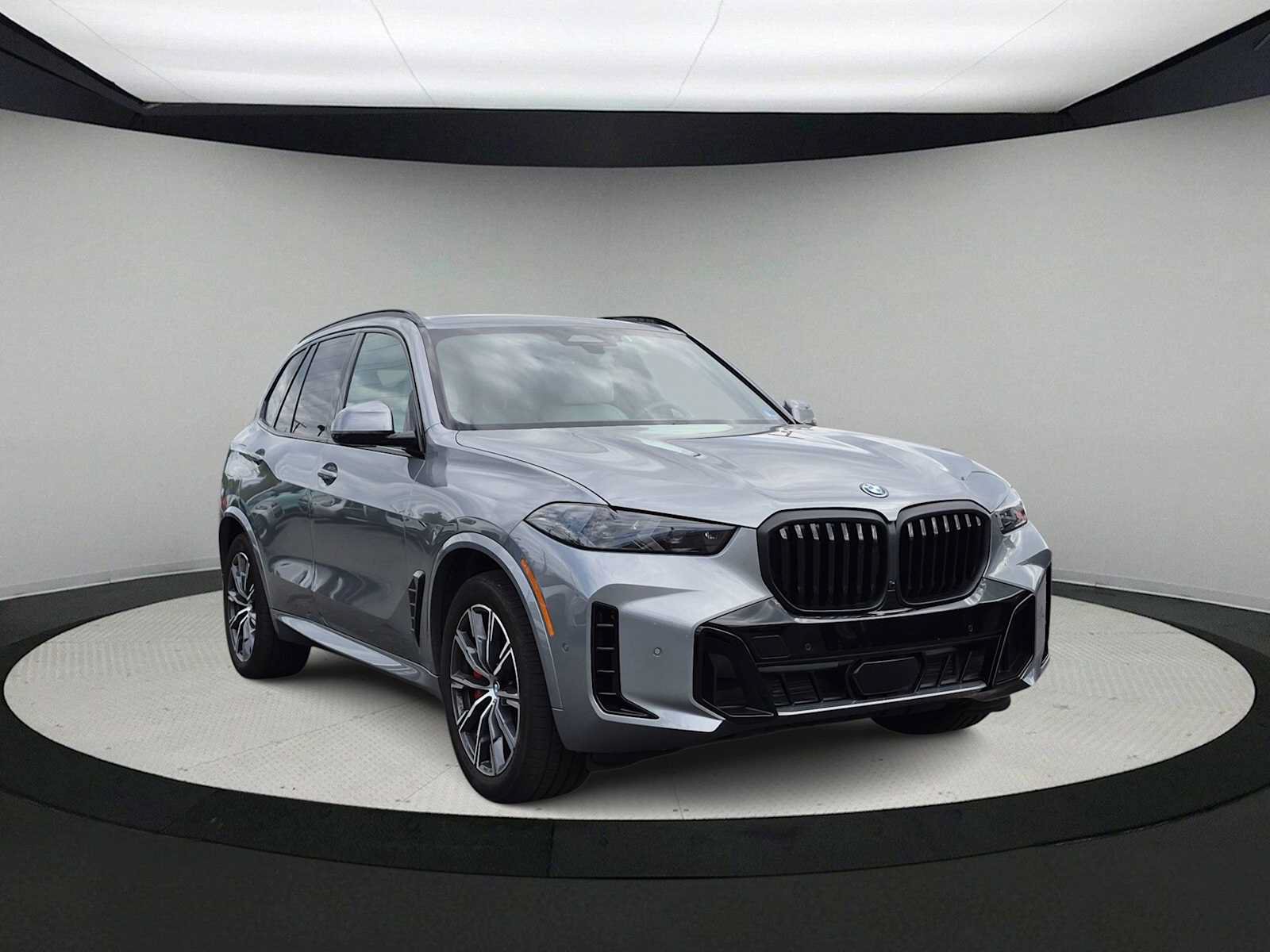Used 2025 BMW X5 xDrive50e w/ Executive Package AWD/4WD image 2