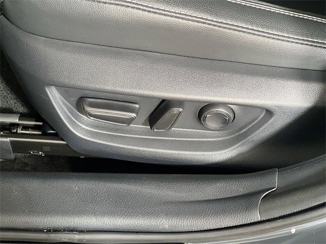 Used 2025 Toyota Camry SE image 12