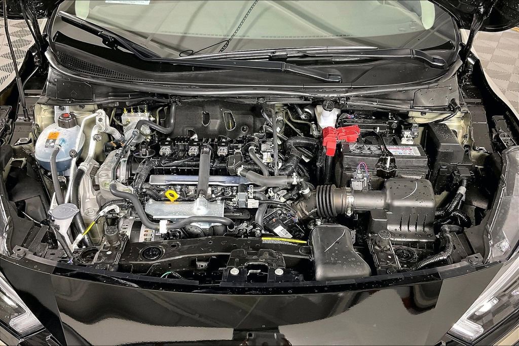 New 2025 Nissan Versa SR w/ Trunk Package image 15