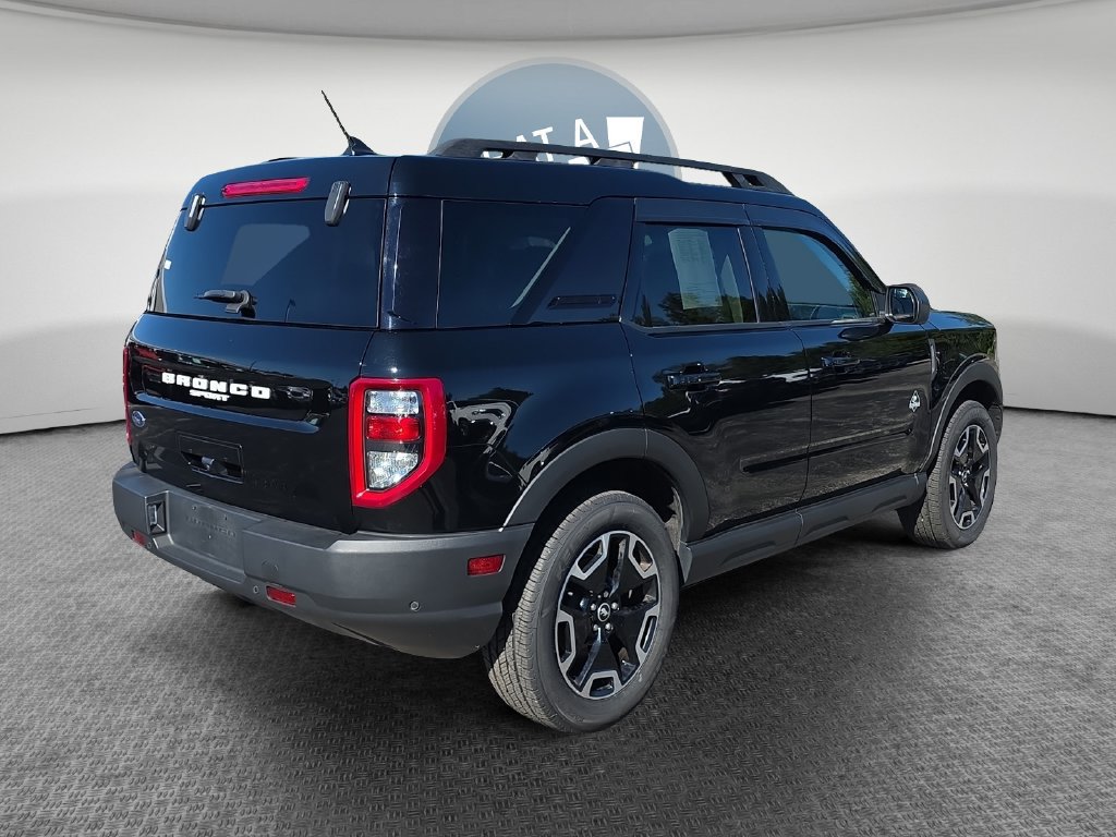 Used 2023 Ford Bronco Sport Outer Banks w/ Tech Package AWD/4WD image 3