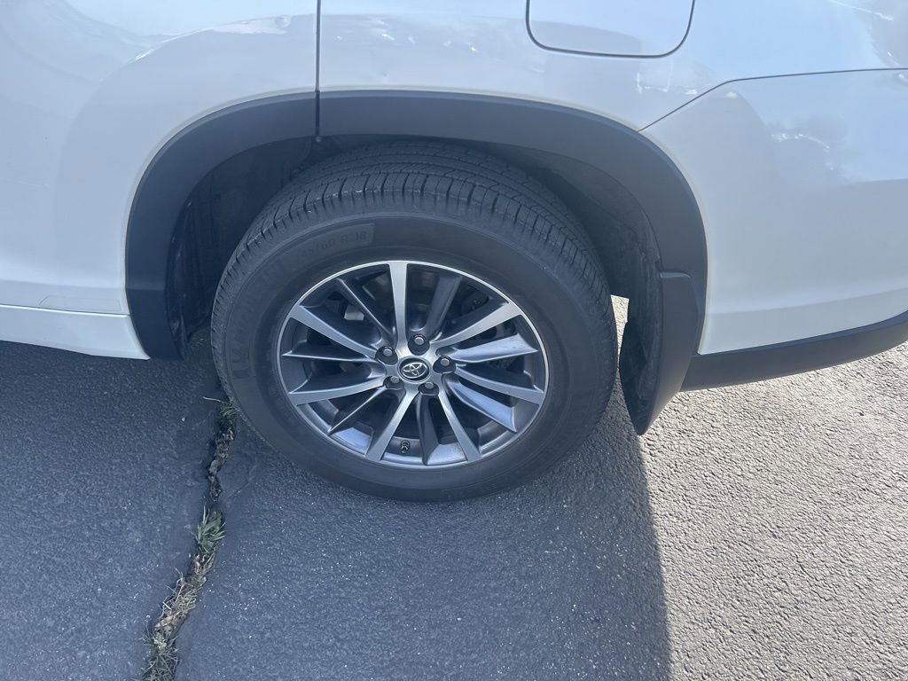 Used 2017 Toyota Highlander XLE image 16