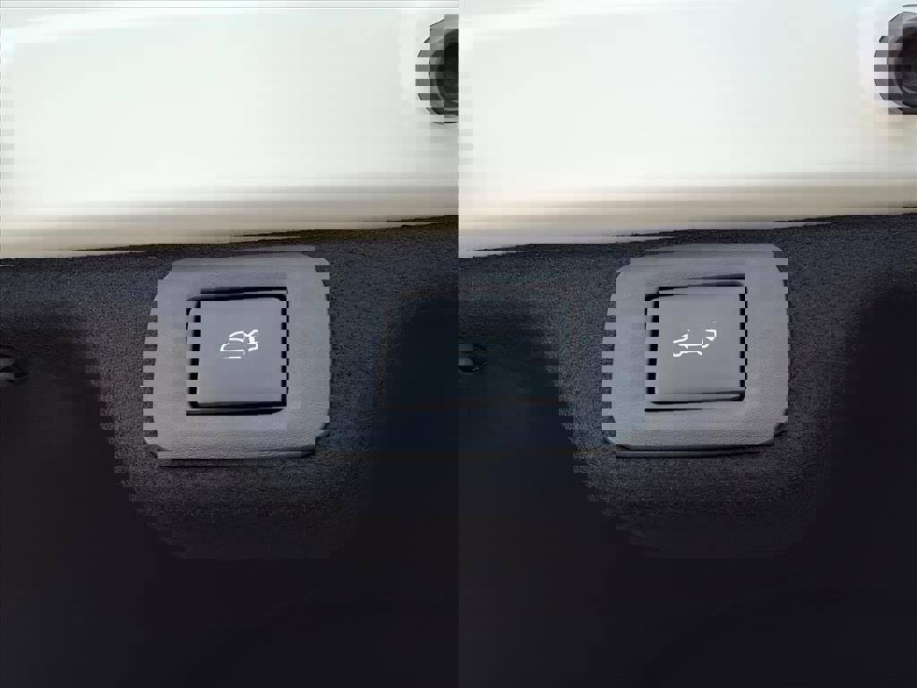 New 2025 Toyota Crown Platinum image 5