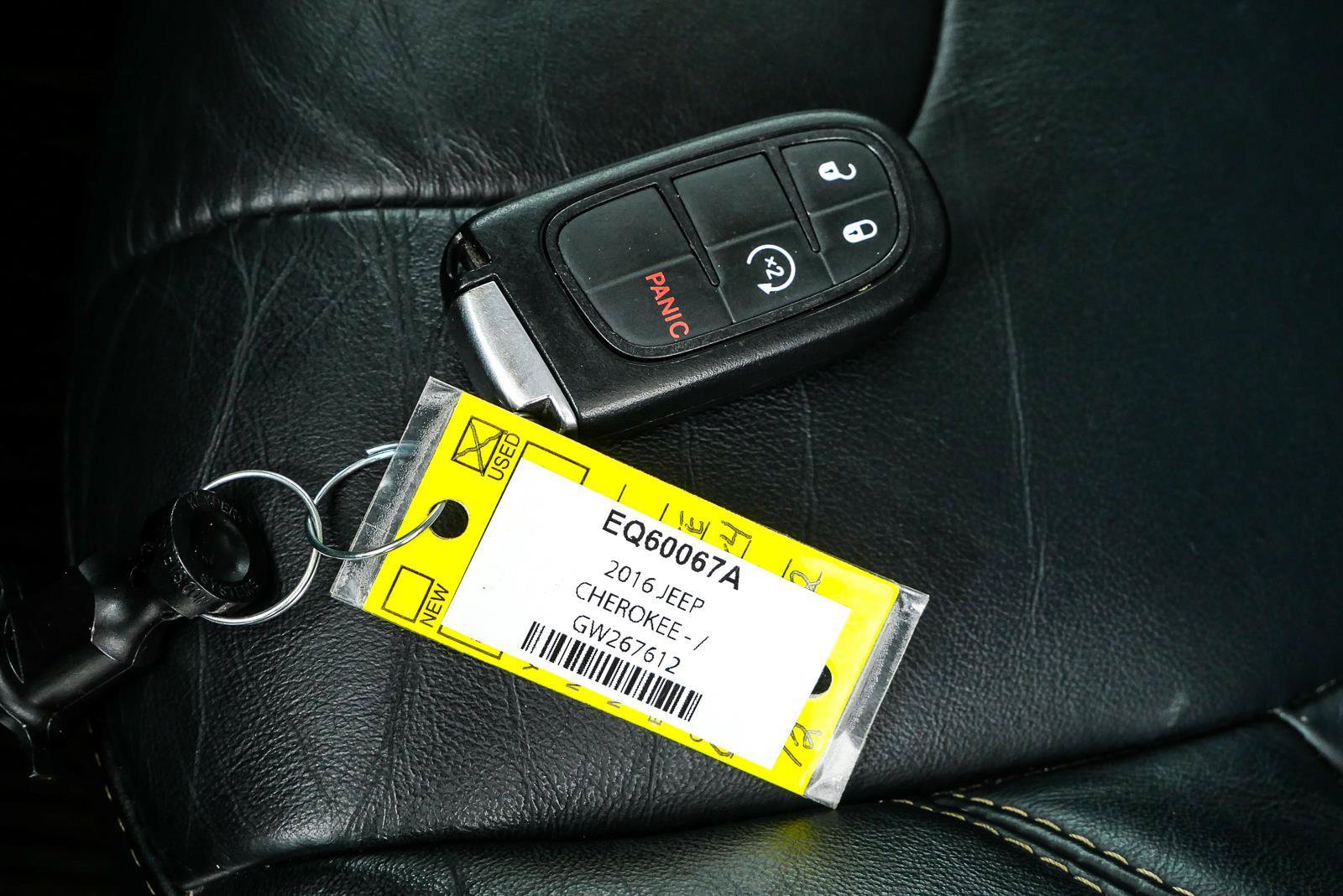 Used 2016 Jeep Cherokee Limited AWD/4WD image 37