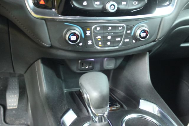 Used 2023 Chevrolet Traverse LT FWD image 17