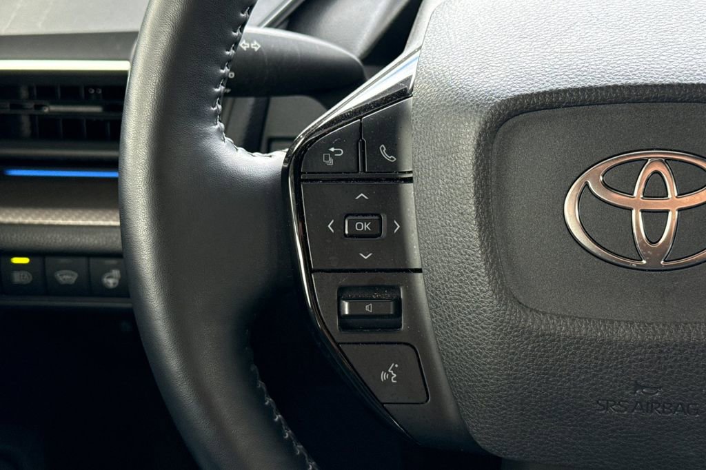 Used 2025 Toyota Prius XLE FWD image 32