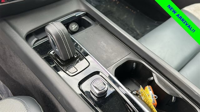 Used 2022 Volvo S60 B5 R-Design image 29