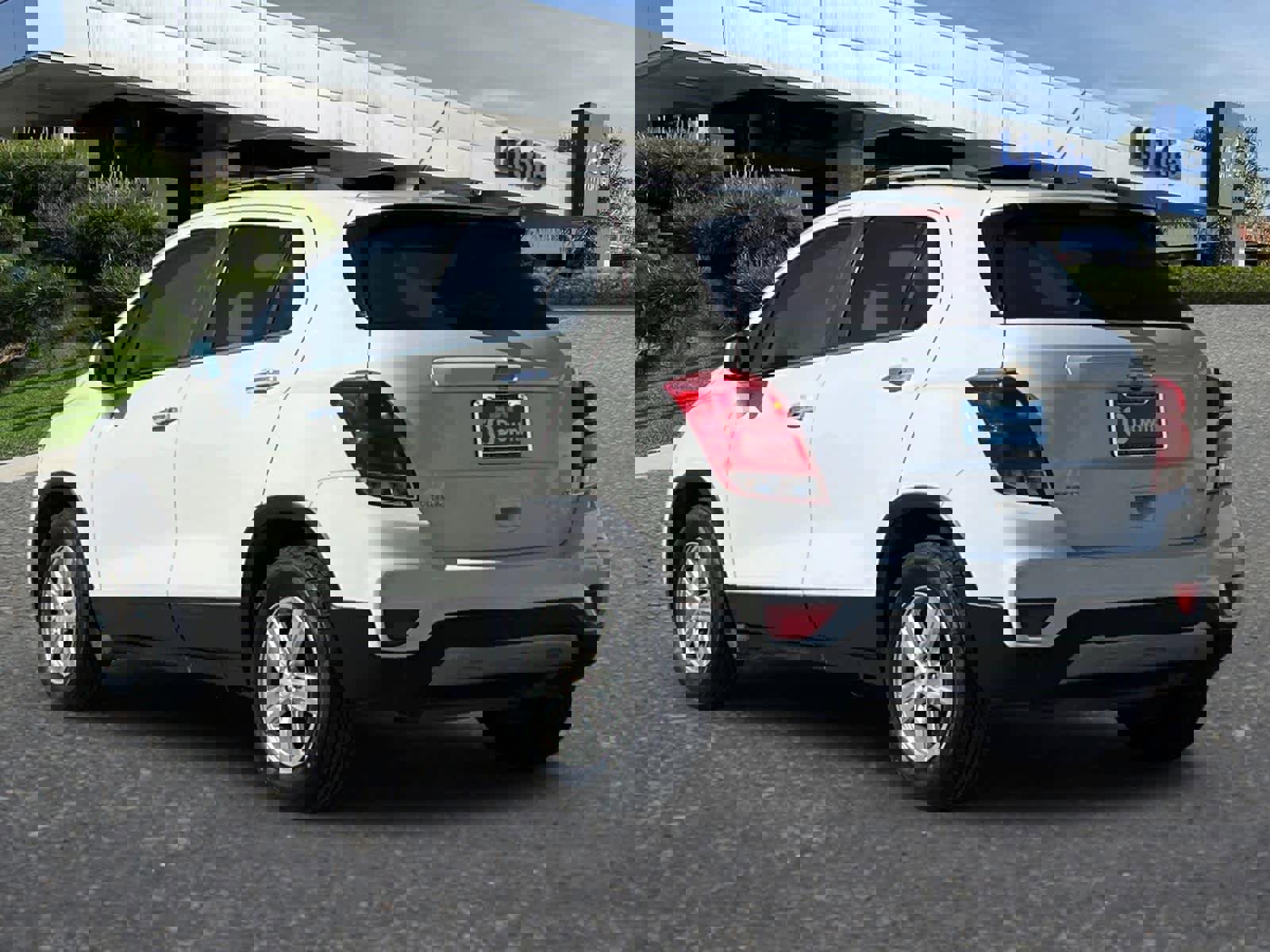 Used 2018 Chevrolet Trax LT w/ LT Convenience Package image 7