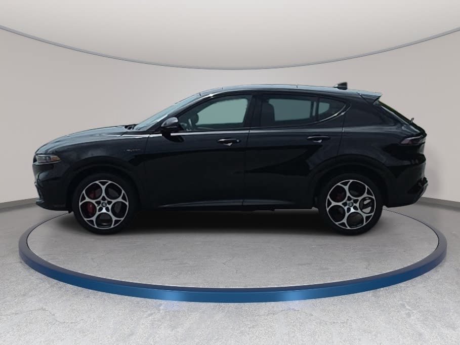Used 2025 Alfa Romeo Tonale w/ Premium Package AWD/4WD image 8