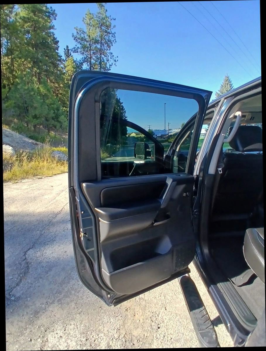 Used 2013 Nissan Titan SL AWD/4WD image 9