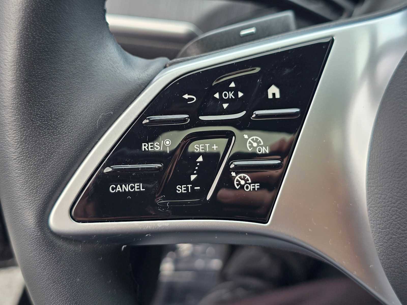 Used 2025 Mercedes-Benz C 300 4MATIC Sedan image 32