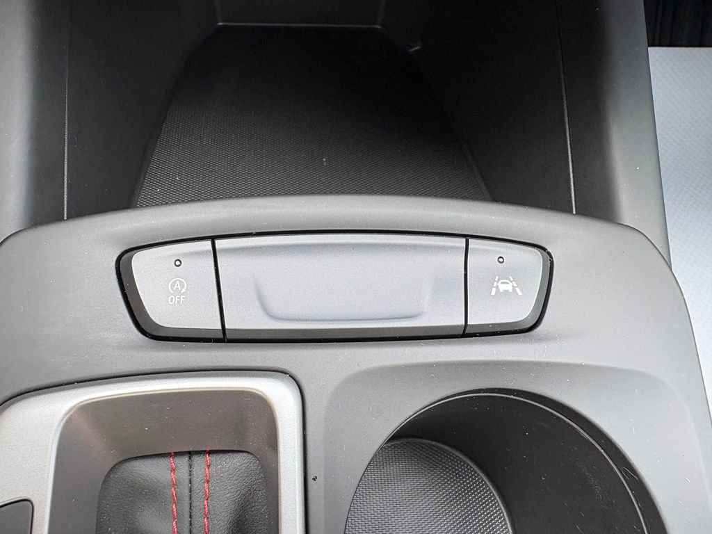 Used 2025 Chevrolet Trax RS w/ Sunroof Package FWD image 5