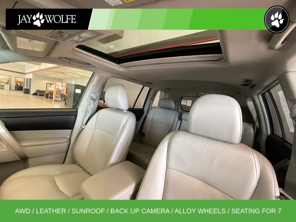 Used 2011 Toyota Highlander SE w/ Tow Pkg image 10
