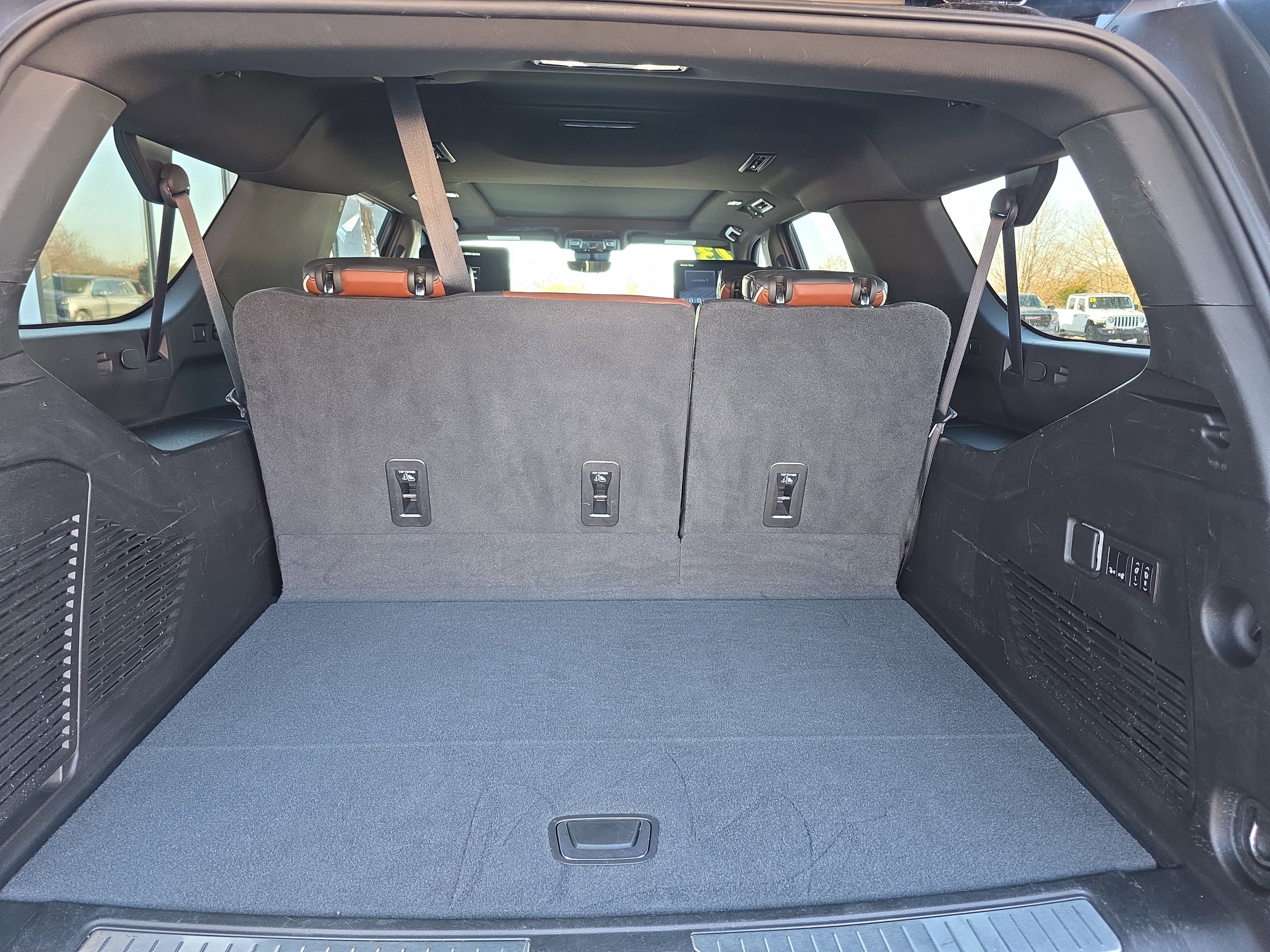 Used 2023 GMC Yukon XL Denali Ultimate image 7