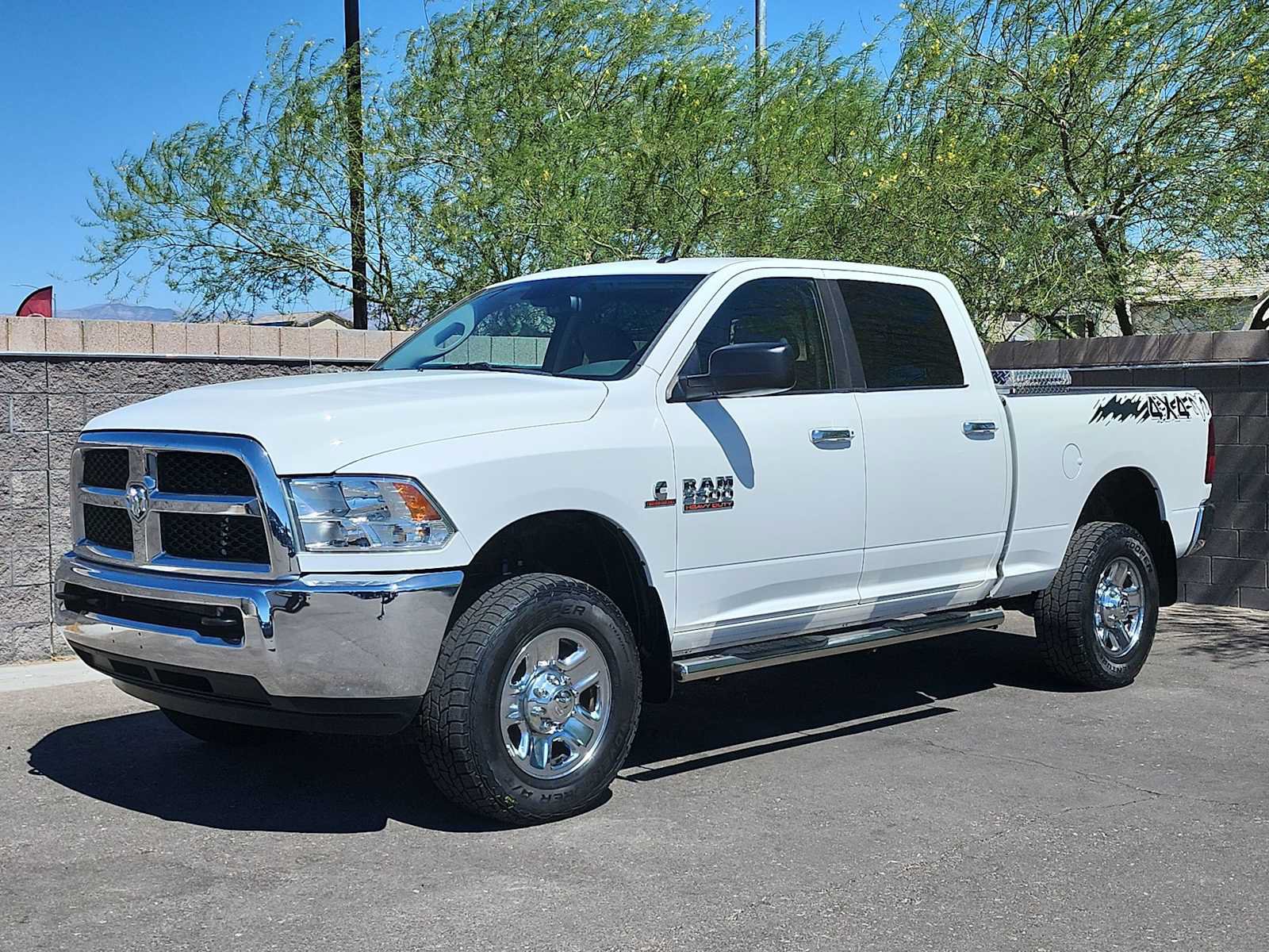 Used 2016 RAM 2500 SLT AWD/4WD image 4