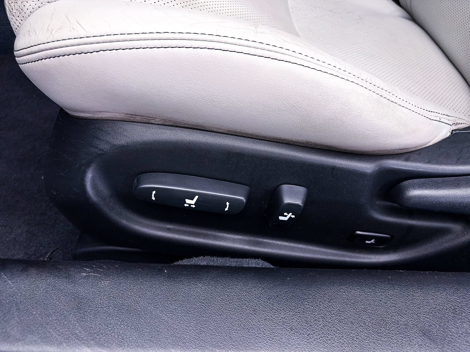 Used 2013 Lexus IS 250C w/ Luxury Pkg RWD image 12
