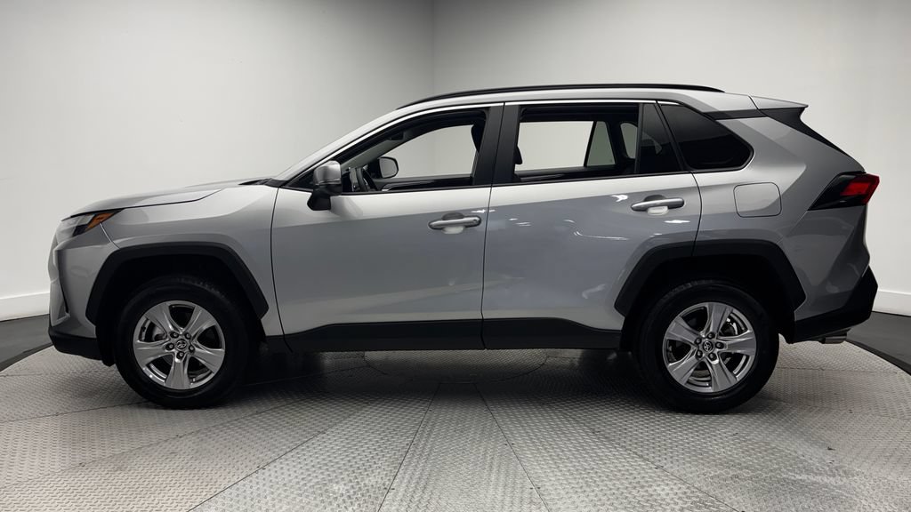 Used 2025 Toyota RAV4 XLE AWD/4WD image 3
