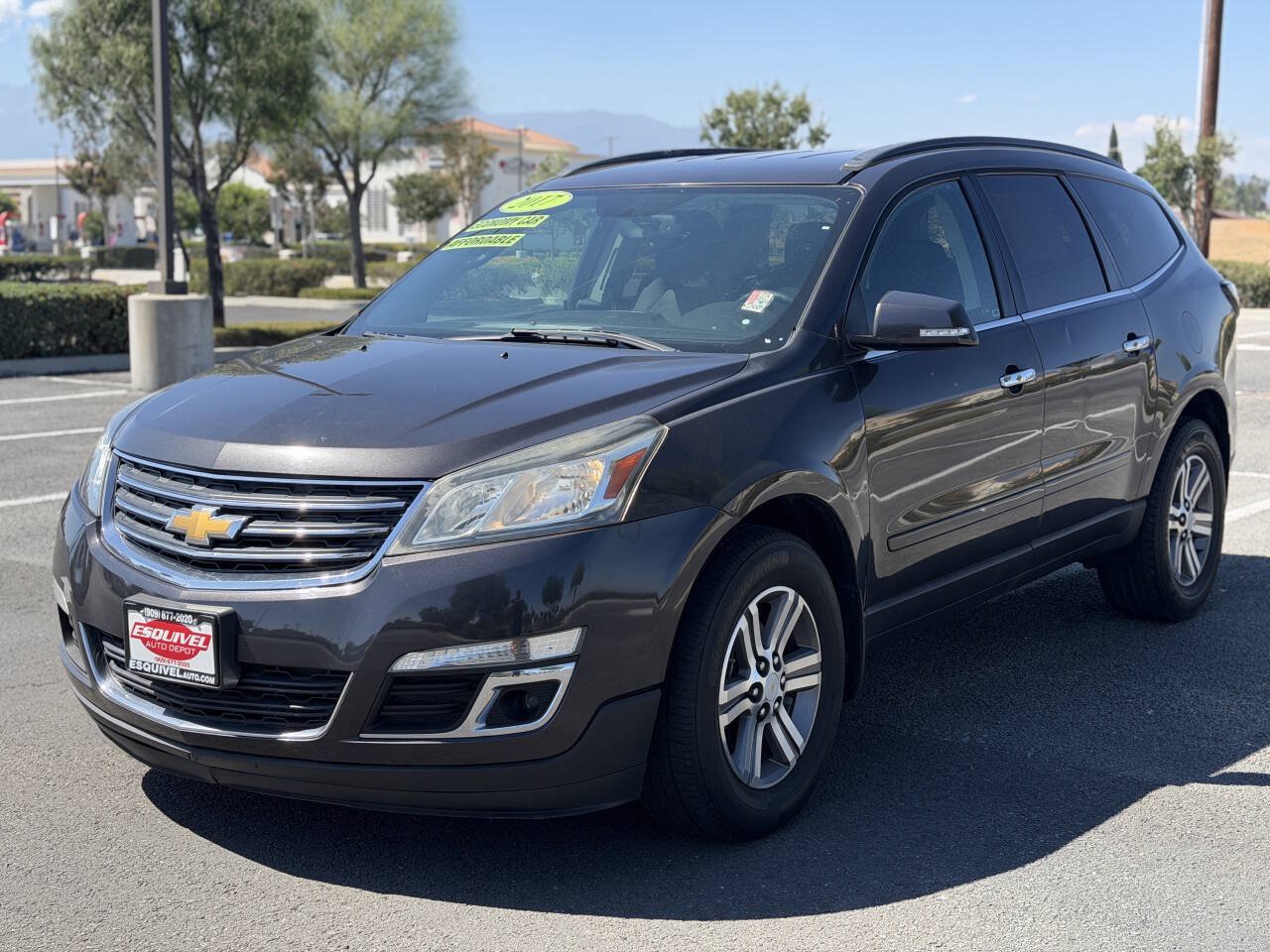 Used 2017 Chevrolet Traverse LT AWD/4WD image 2