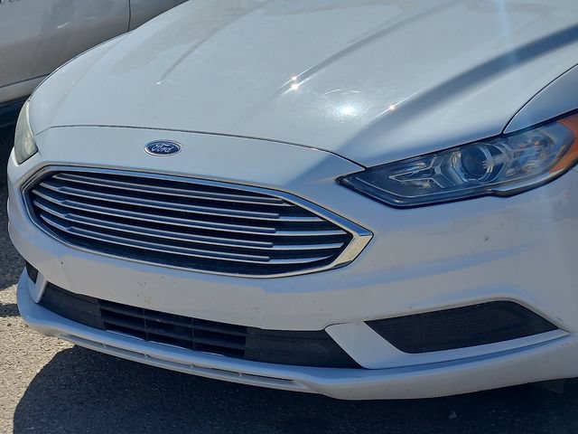 Used 2018 Ford Fusion SE FWD image 2