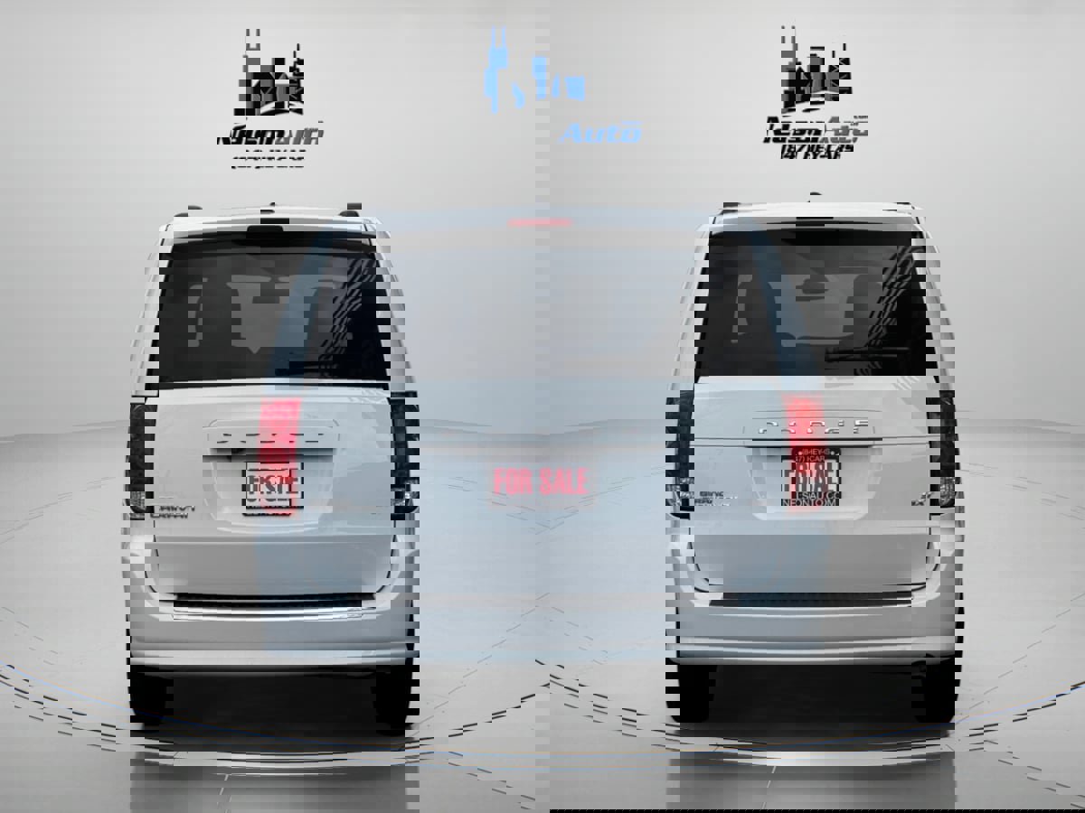 Used 2020 Dodge Grand Caravan SXT w/ Driver Convenience Group image 6