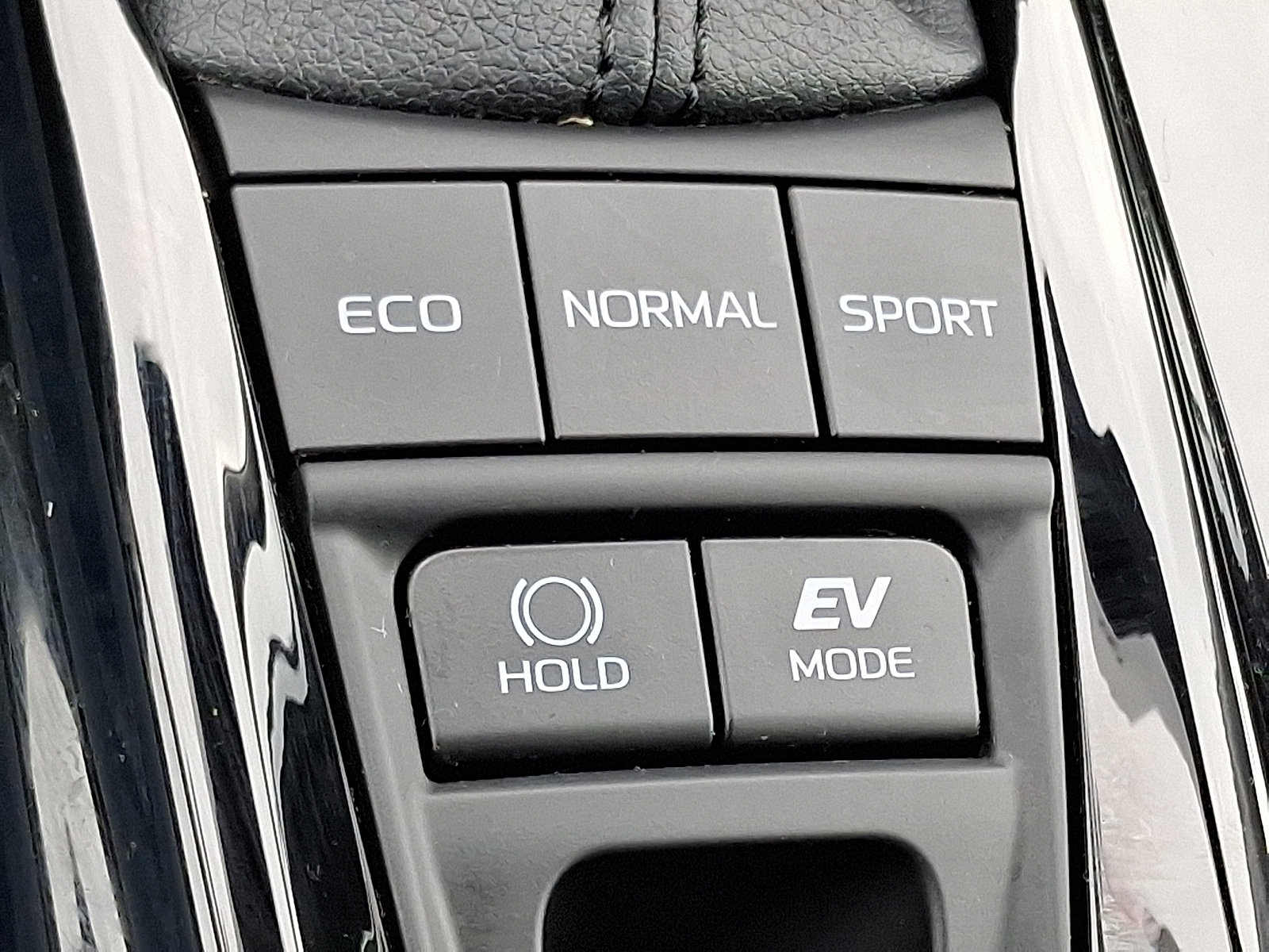 Used 2025 Toyota Camry XLE w/ Premium Plus Package image 25